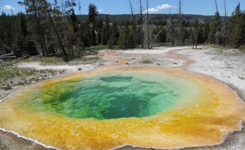 yellowstone_hot_spring_geothermal